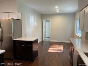 32203 Olde Franklin Dr in Farmington Hills, MI - Building Photo - Building Photo