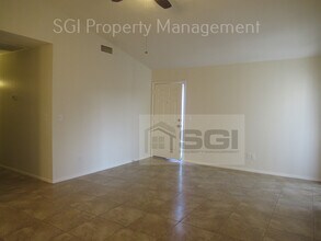 8725 W Bluefield Ave in Peoria, AZ - Building Photo - Building Photo