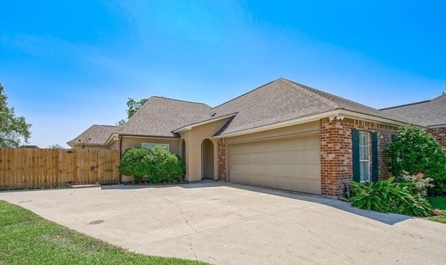 10560 Springrose Ave in Baton Rouge, LA - Building Photo - Building Photo