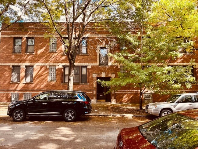 property at 4309 N Hoyne Ave