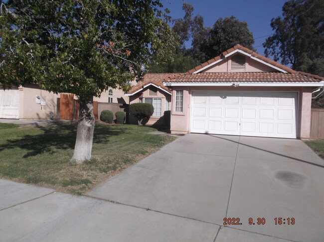 3032 Chablis Ave in Riverside, CA - Foto de edificio - Building Photo