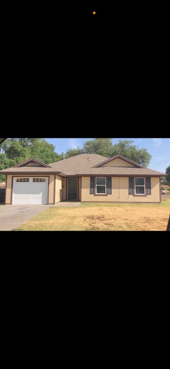 3102 37th St in Lubbock, TX - Building Photo