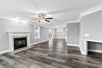 1864 Rains Rd in Clarksville, TN - Building Photo - Building Photo