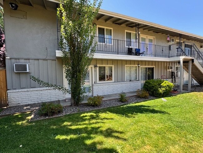632 Berrydale Ave in Medford, OR - Foto de edificio - Building Photo