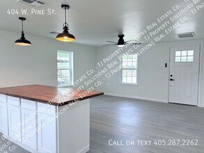 404 W Pine St in Tuttle, OK - Building Photo - Building Photo