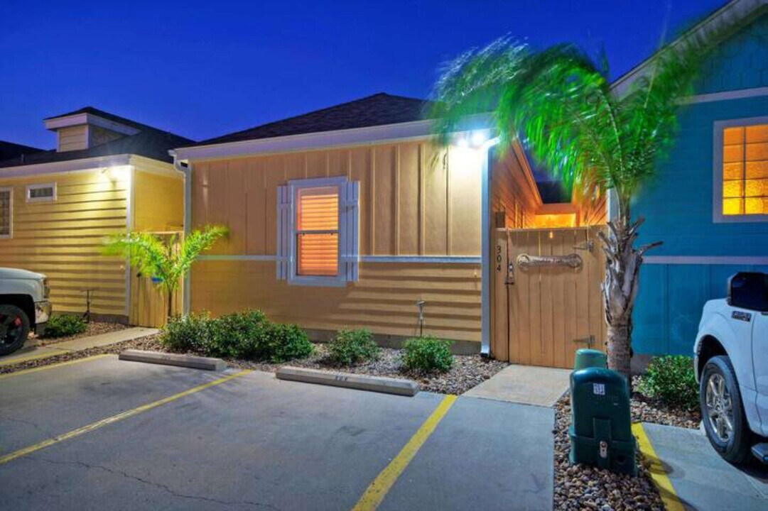 2212 TX-361 in Port Aransas, TX - Building Photo