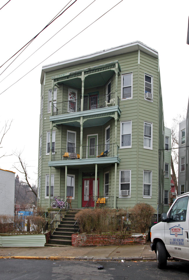 24 Astor Pl in Yonkers, NY - Foto de edificio - Building Photo