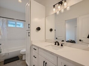 4902 Nichols St in Houston, TX - Foto de edificio - Building Photo