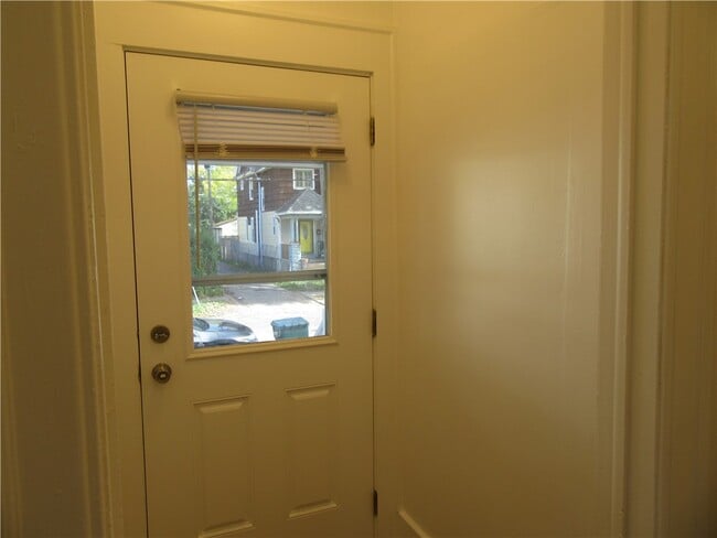 17 Myrtle St in Rochester, NY - Building Photo - Building Photo