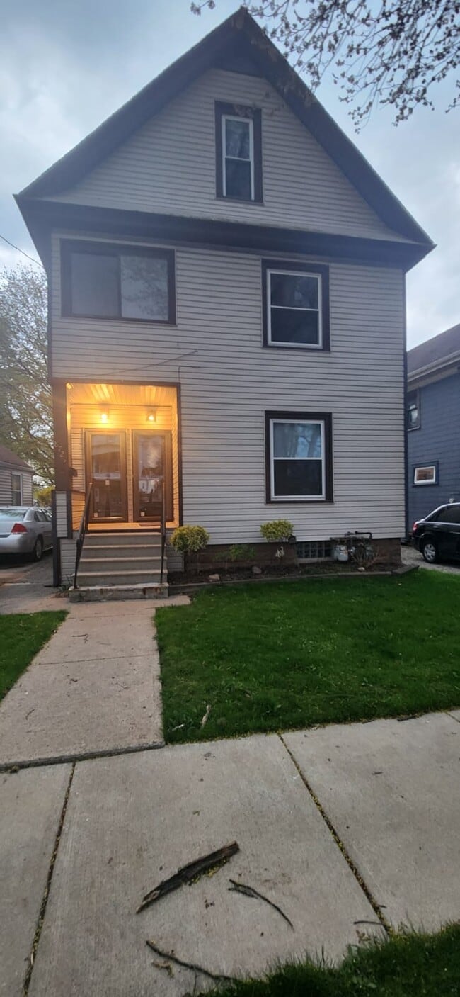 8727 Point Ave, Unit 1 in Niagara Falls, NY - Foto de edificio - Building Photo
