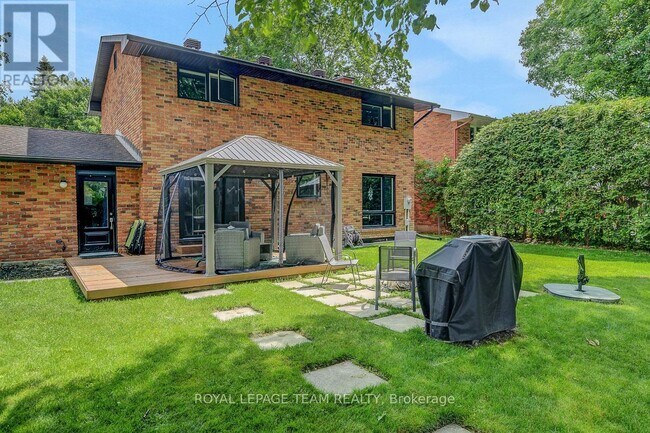 8 Kingsford Crescent in Ottawa, ON - Building Photo - Building Photo