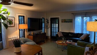 851 N Ogden Dr, Unit 851 in Los Angeles, CA - Building Photo