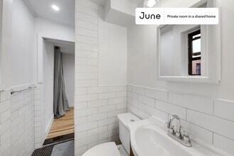 94 St Marks Pl, Unit B in New York, NY - Building Photo - Building Photo