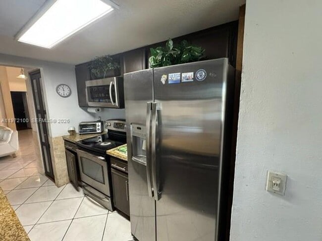 2560 Azalea Ave in Miramar, FL - Building Photo - Building Photo