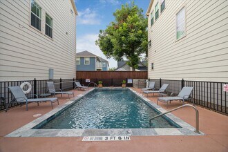 2104 Couch St in Houston, TX - Building Photo - Building Photo