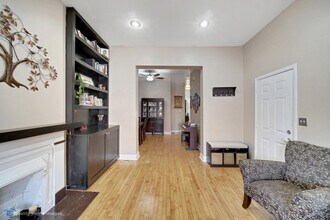 2249 W Taylor St-Unit -1 in Chicago, IL - Building Photo - Building Photo