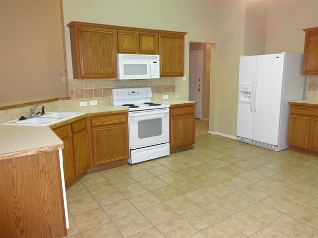 1051 Wood Stream Dr in Grand Prairie, TX - Foto de edificio - Building Photo