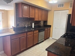 9400 S 79th Ave in Hickory Hills, IL - Building Photo - Building Photo