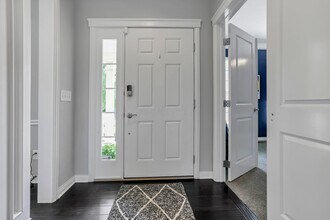 7090 Dean Farm Rd in New Albany, OH - Building Photo - Building Photo