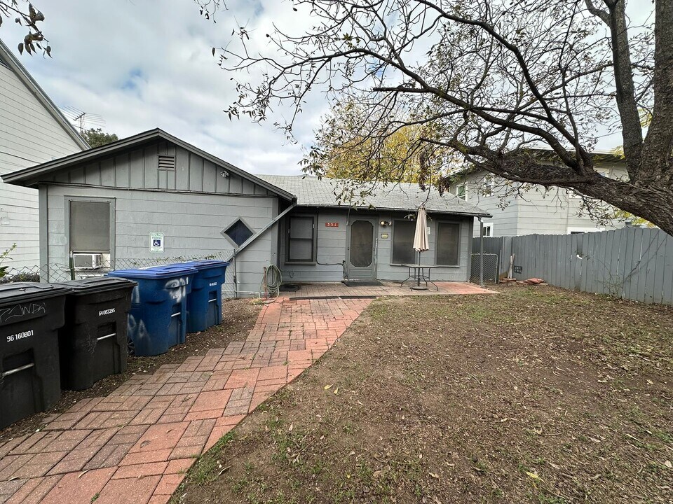 331 Ira Ave in San Antonio, TX - Building Photo