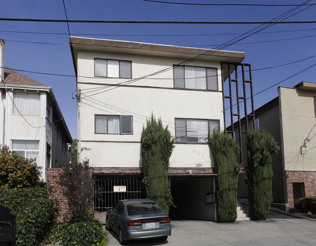 329 Lester Ave in Oakland, CA - Foto de edificio - Building Photo