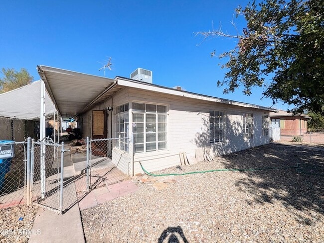 property at 1314 W Whitton Ave