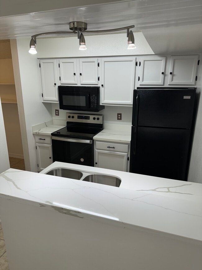 property at 17401 Red Oak Dr
