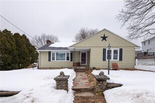 25 Weeks St in Cumberland, RI - Building Photo