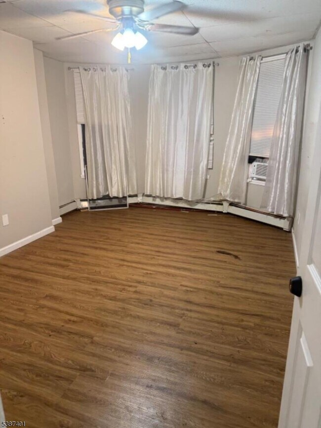 85 Holsman St in Paterson, NJ - Building Photo - Building Photo