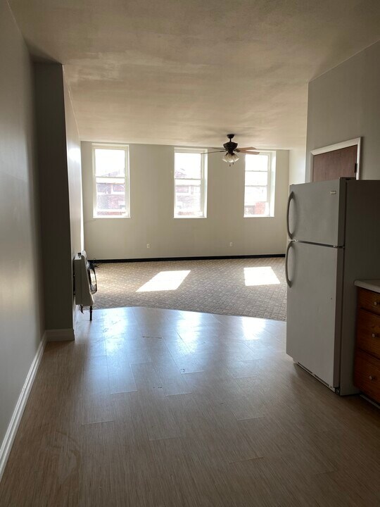 171 W 1st St, Unit 4 in Oswego, NY - Building Photo