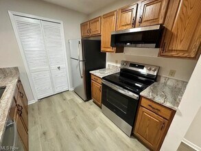 8663 Scenicview Dr, Unit 205 in Broadview Heights, OH - Building Photo - Building Photo