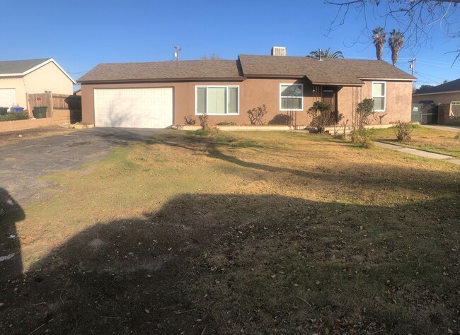 9607 Laurel Ave in Fontana, CA - Foto de edificio - Building Photo