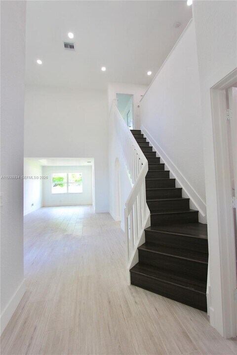 239 NW 107th Ave in Pembroke Pines, FL - Building Photo