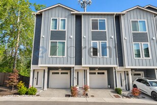 Unit G in Everett, WA - Building Photo