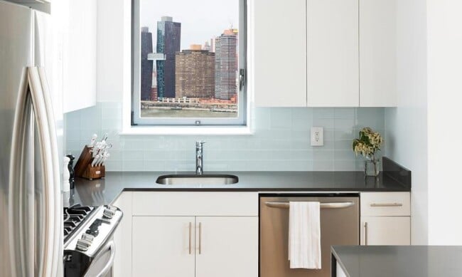 46-15 Center Blvd in Queens, NY - Building Photo - Building Photo