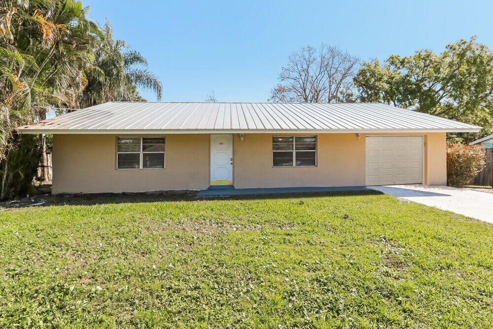 6106 Sunset Blvd in Fort Pierce, FL - Building Photo