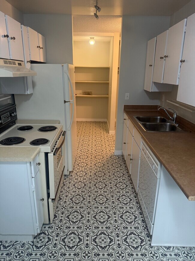 Unit For Rent in Edmonton, AB - Building Photo - Building Photo