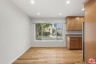 1037 N La Jolla Ave in West Hollywood, CA - Building Photo - Building Photo