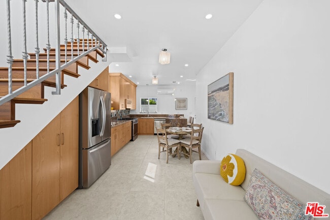 10623 W Olympic Blvd in Los Angeles, CA - Building Photo - Building Photo