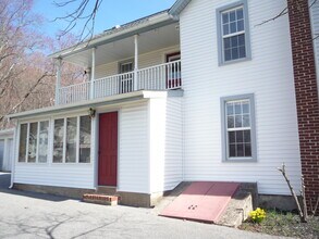 2985 Main Rd E, Unit 1st Floor in Emmaus, PA - Foto de edificio - Building Photo