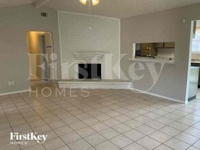 9819 Kiwi Ln in Conroe, TX - Foto de edificio - Building Photo