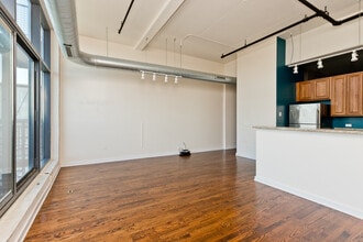 1224 W Van Buren St, Unit 622 in Chicago, IL - Building Photo - Building Photo