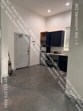 802 University Ave in Huntsville, TX - Foto de edificio - Building Photo