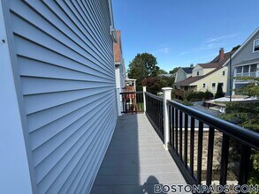 41 Simpson Ave in Somerville, MA - Foto de edificio - Building Photo