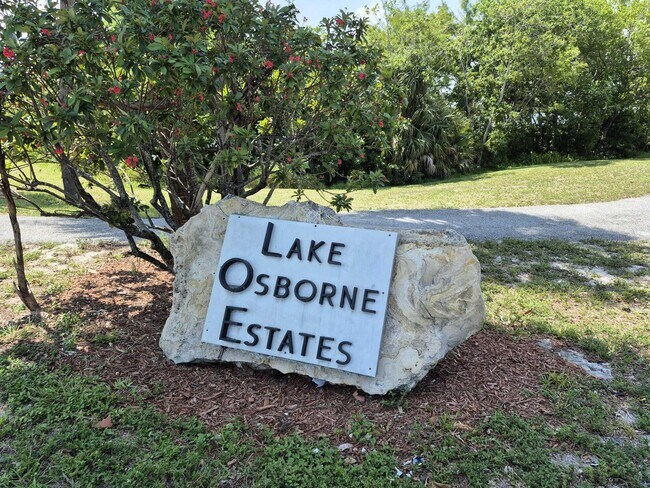 1518 Lee Ct in Lake Worth Beach, FL - Building Photo - Building Photo