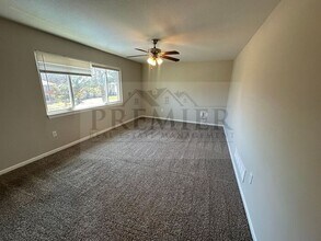 9314 Reeder Dr in Overland Park, KS - Building Photo - Building Photo