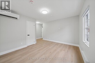 251 Simcoe St S in Oshawa, ON - Building Photo - Building Photo