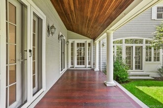 724 Forest Ave in Mamaroneck, NY - Foto de edificio - Building Photo