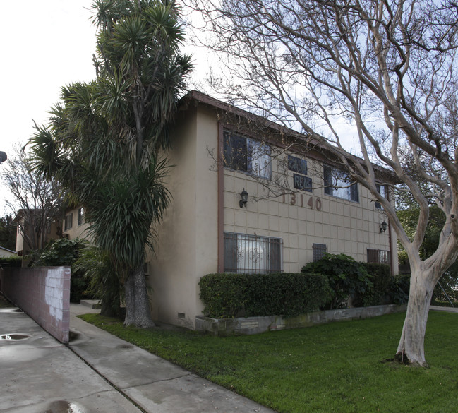 13140 Victory Blvd in Van Nuys, CA - Building Photo - Building Photo