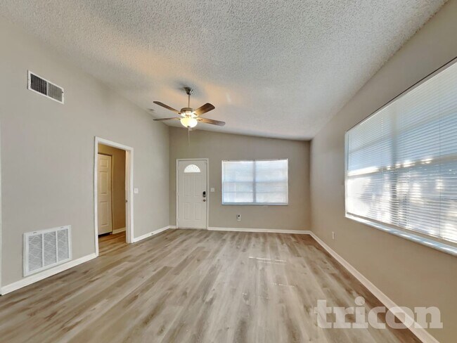 4930 44th Ave N in St. Petersburg, FL - Building Photo - Building Photo